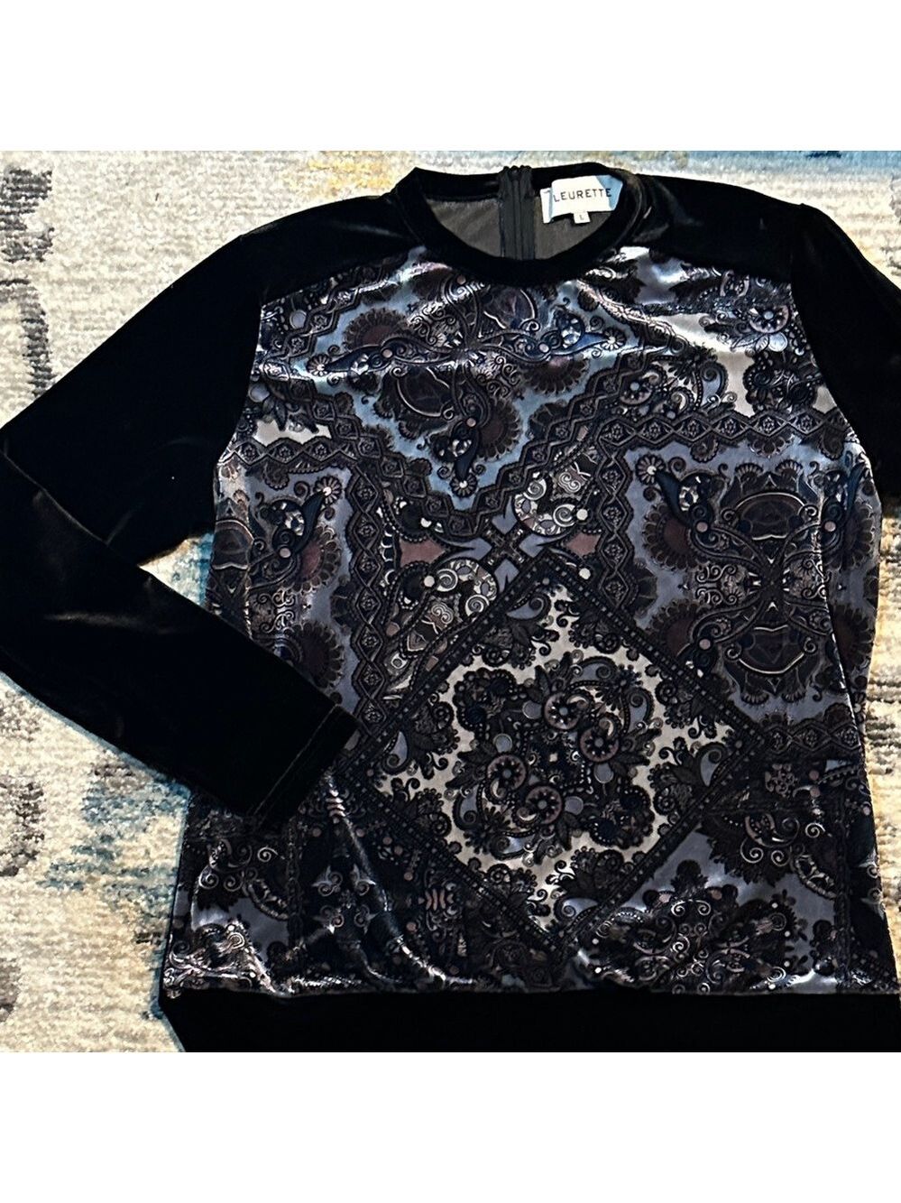 Fleurette Black and Blue Velvet Vintage Top Sz Large Woman’s - Picture 4 of 4